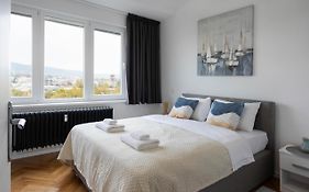 Spacious 2Bdr Apartment- Skyline View